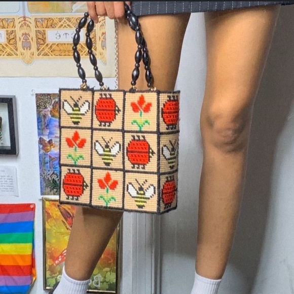 Handcrafted Crochet Tote Bag with Floral and‎ Insect Design - Picture 8 of 8